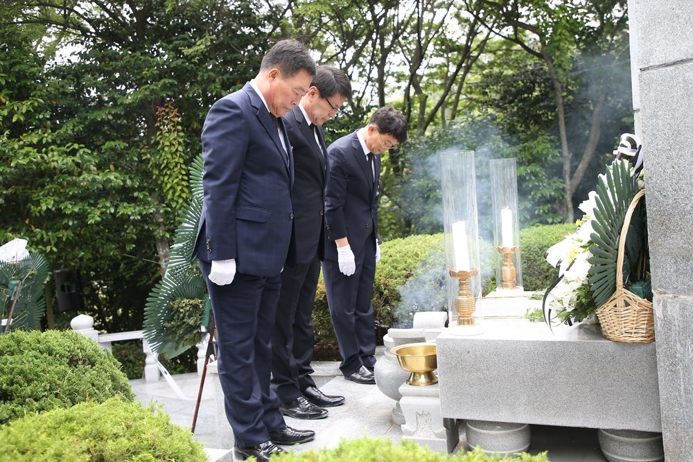 왼쪽부터 김산 무안군수, 서삼석 국회의원, 이정운군의장.JPG