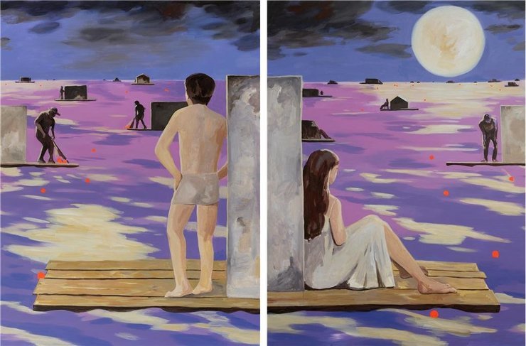 하늘에 보름달이 떠 있고 물위에 떠있는 판자위에 남자와여자가 벽을 사이에두고 등을돌려 서있다
