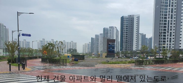 사람 유입이 아직 없는 도로