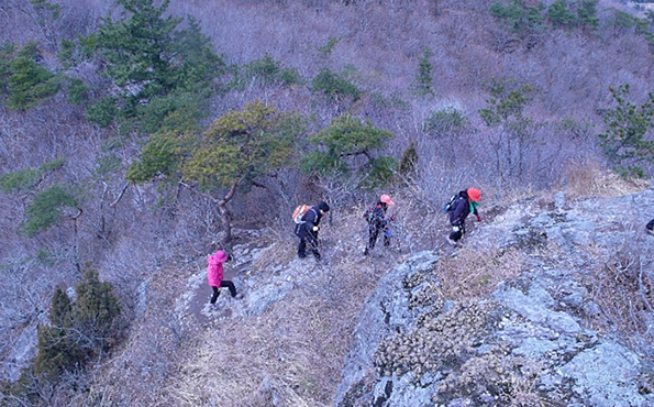 등산하는 사람들